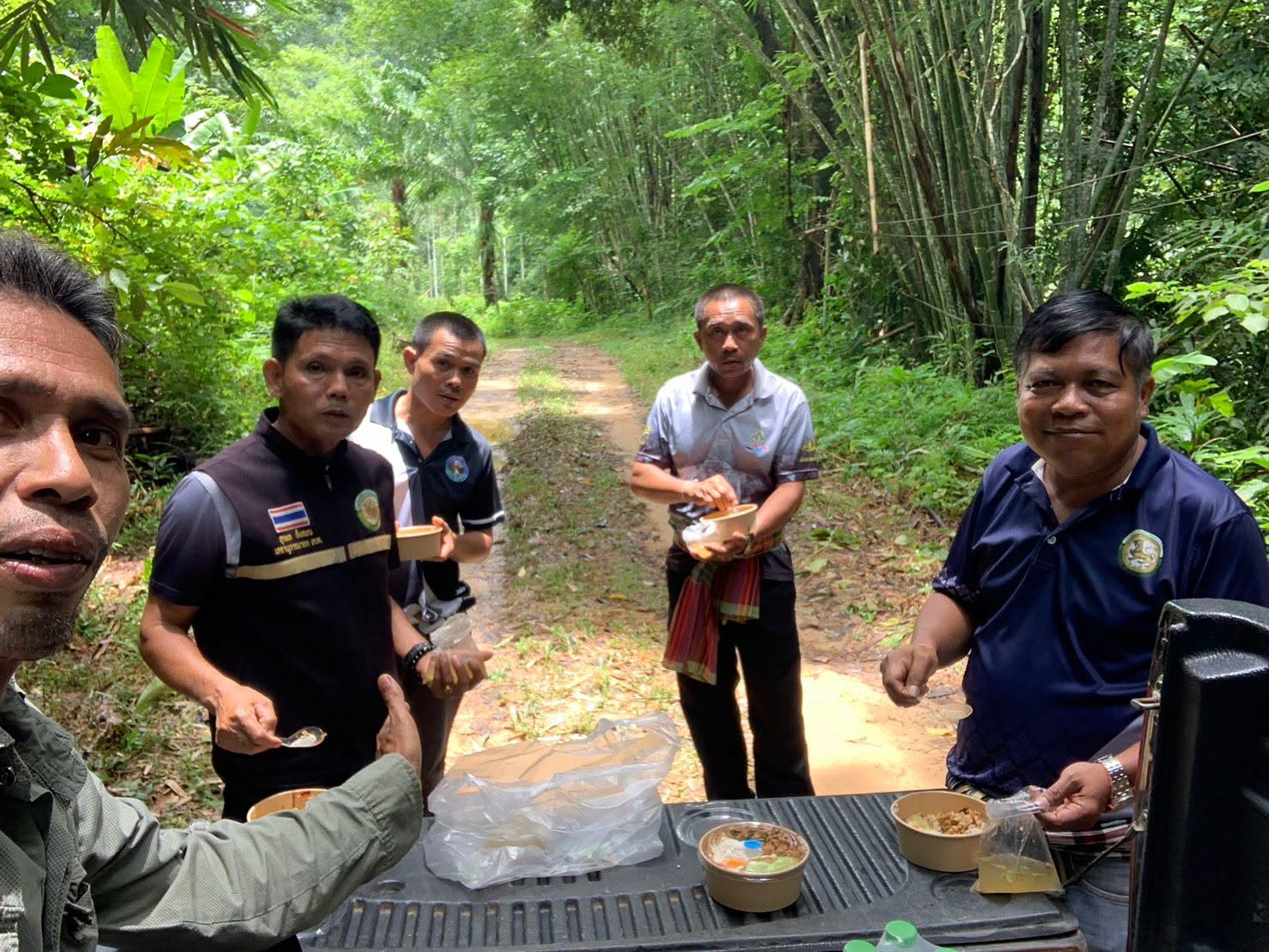 #งานซ่อมแซมพื้นผิวถนนลูกรัง
3 กันยา 2569
นาย อิทธิพล พูลศรี นายกองค์การบริหารส่วนตำบลปากทรง
พร้อม.ทีมบริหาร.
ปลัดองค์การบริหารส่วนตำบลปากทรง
สมาชิกสภาองค์การบริหารส่วนตำบลหมู่ที่ 5